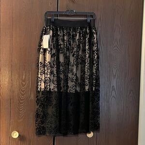 Metrowear midi black lace skirt with beige underlay. Size Medium. NWT